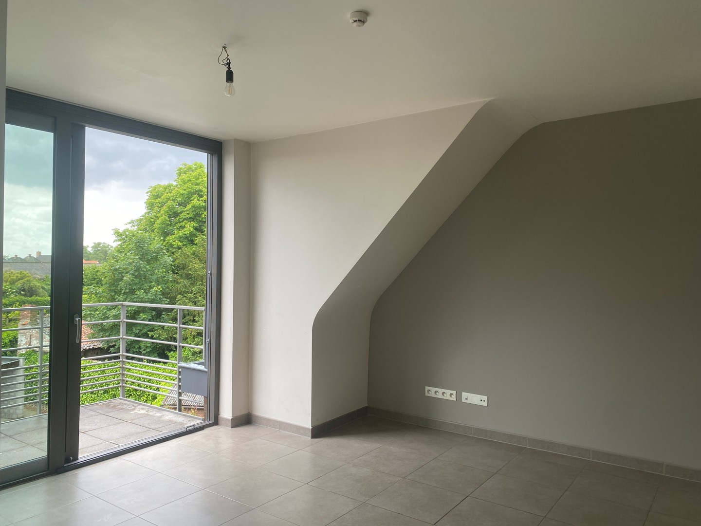 Verzorgd duplex-appartement met 3 slaapkamers en een autostaanplaats - foto 4
