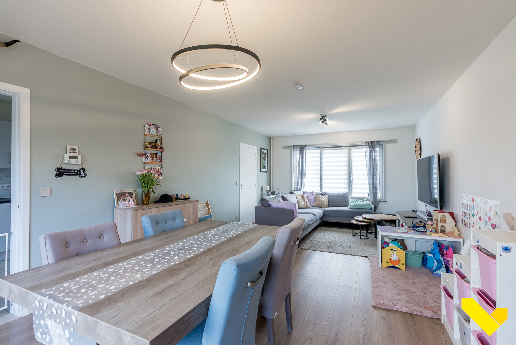 Sfeervolle halfopen gezinswoning met vier slaapkamers in een kindvriendelijke buurt. - foto 3