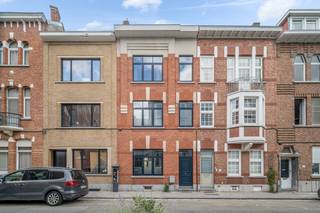 Deze goed gelegen woning biedt ruimte en licht! De hoge plafonds en grote ramen zorgen voor een bijzonder ruimtelijk gevoel en in de tuin kan...