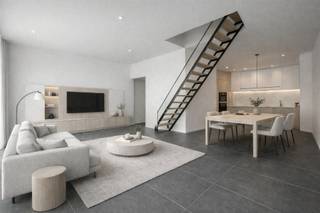 Ce duplex combine une utilisation intelligente de l'espace et une lumière naturelle abondante sur les deux étages. Vous pouvez aménager le salon ouvert entièrement selon vos goûts. Laissez-vous inspirer par la photo de rendu pour composer votre propre cuisine.Situé au centre, l'escalier vous mène à l'étage supérieur.Étage très confortable avec bureau/dressing, chambre à coucher et salle de douche avec lavabo et toilettes, ainsi qu'un accès à la terrasse sur le toit. Possibilité de garer votre véloAtout : la terrasse commune sur le toit, idéale pour se détendre ! En bref, vous trouverez cette offre complète dans les environs de la Troonplaats et du Sud!Abricasa – L'immobilier pour les générations : votre partenaire immobilierVous souhaitez vendre votre propriété ou vous recherchez un agent immobilier pour la location ou la gestion ?Abricasa vous offre un accompagnement personnalisé pour toutes vos questions immobilières, du début à la fin. Venez nous rencontrer !