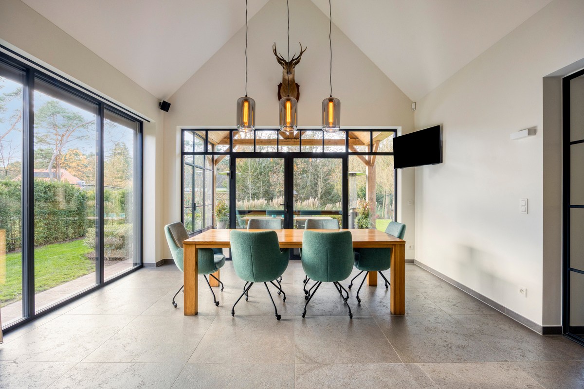 Ruim ingedeelde en kwalitatief afgewerkte villa op een mooi perceel met naastgelegen bouwgrond. - foto 5