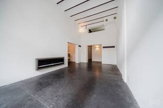 Infos : maxime.l@weinvest.be ou 02 315 77 22 | Découvrez ce magnifique duplex de 142 m², un bien rare offrant de beaux volumes et une...