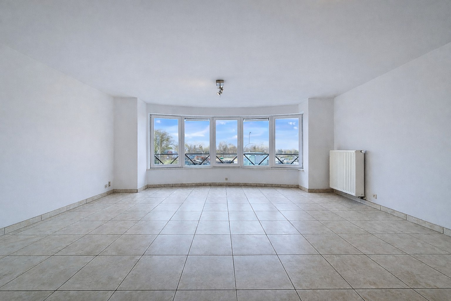 Instapklaar appartement met 2 slaapkamers aan de waterlijn van Nieuwpoort-stad. - foto 3