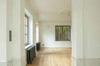 Aan de Vilvoordsesteenweg 229 in Meise wacht een unieke villa in zijn soort.Recent state of the art gerenoveerd, tot in de finesse afgewerkt en...