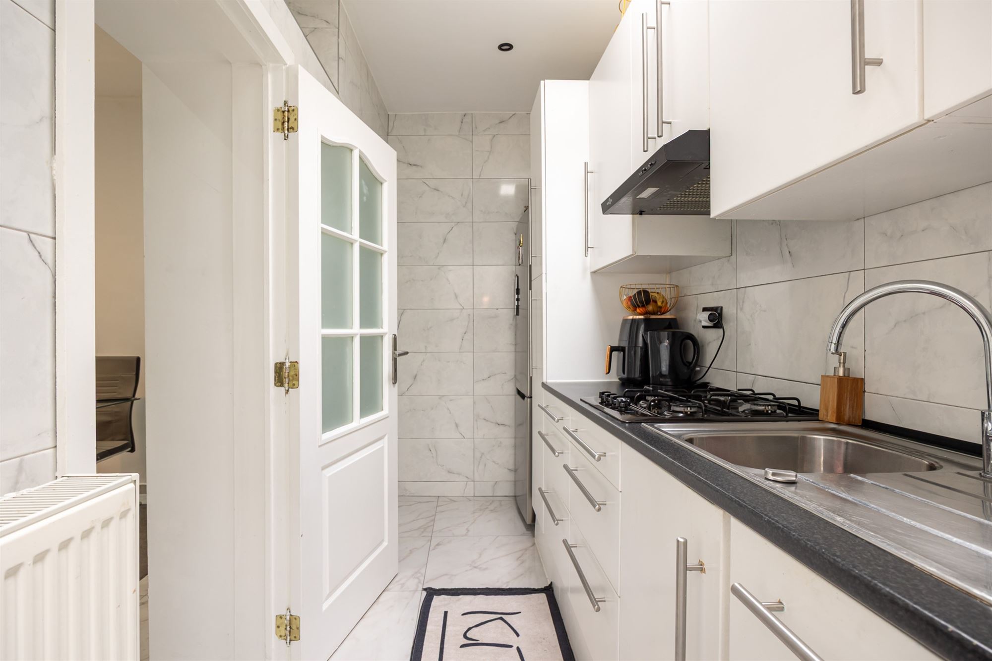 Gerenoveerde woning met drie slaapkamers en terras - foto 5