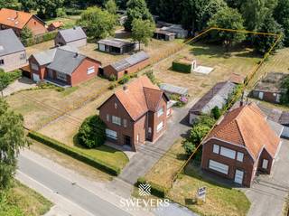 Voor meer info en foto’s, surf naar www.swevers.be – Op een uitzonderlijk perceel van 19a 93ca in het rustige gehucht Laak...
