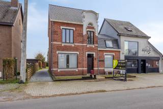 Deze op te frisse ruime woning is rustig gelegen in Mol-Wezel met goede verbinding naar de omliggende gemeente Balen, Dessel, Lommel en Retie. Met...