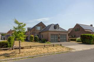 Rustig gelegen open bebouwing op ruim perceel, vlakbij het DonkmeerOp zoek naar een goed gelegen open bebouwing met tal van mogelijkheden? Dan is...