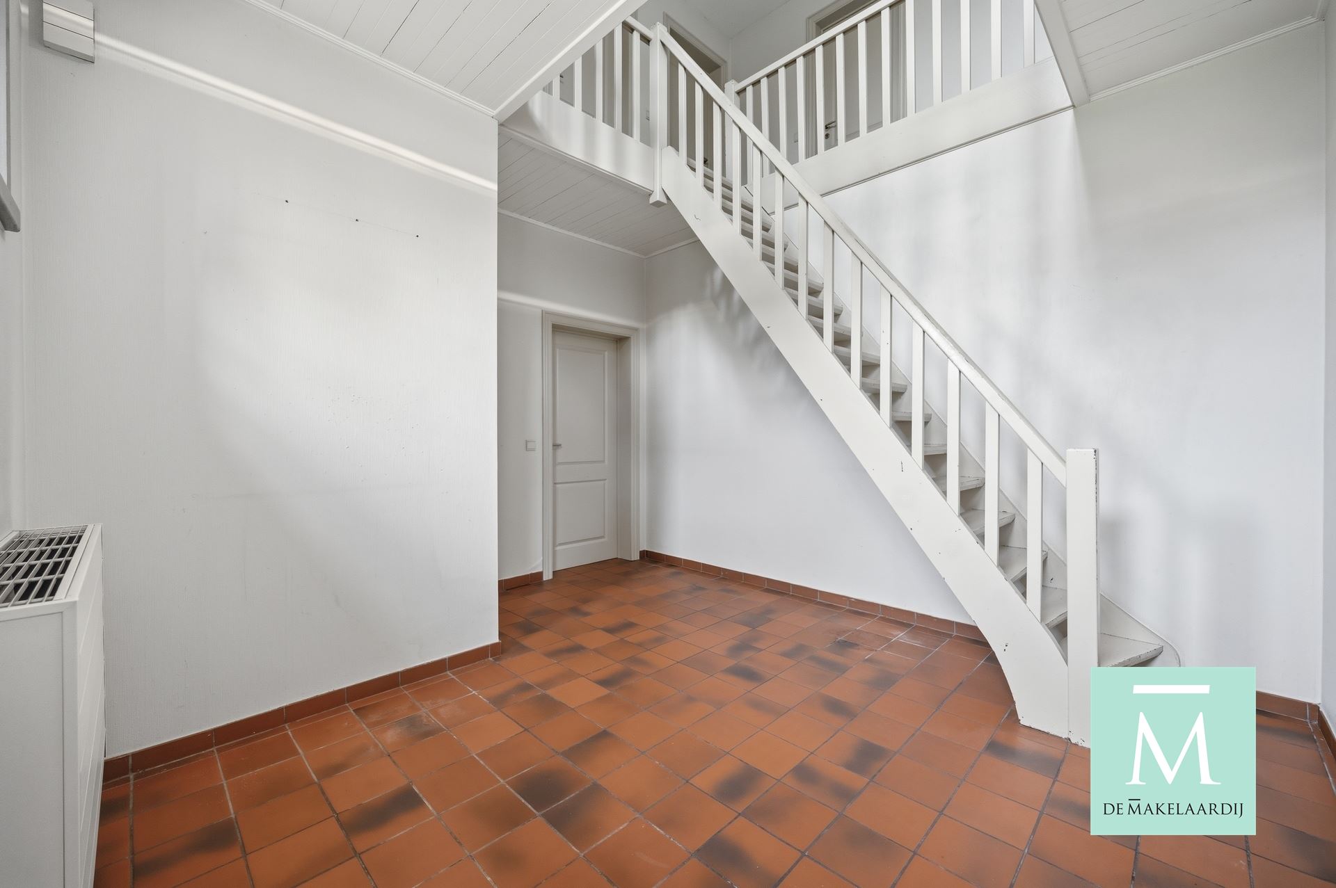Ruime woning met 4 slaapkamers, garage en diepe tuin op toplocatie! - foto 2