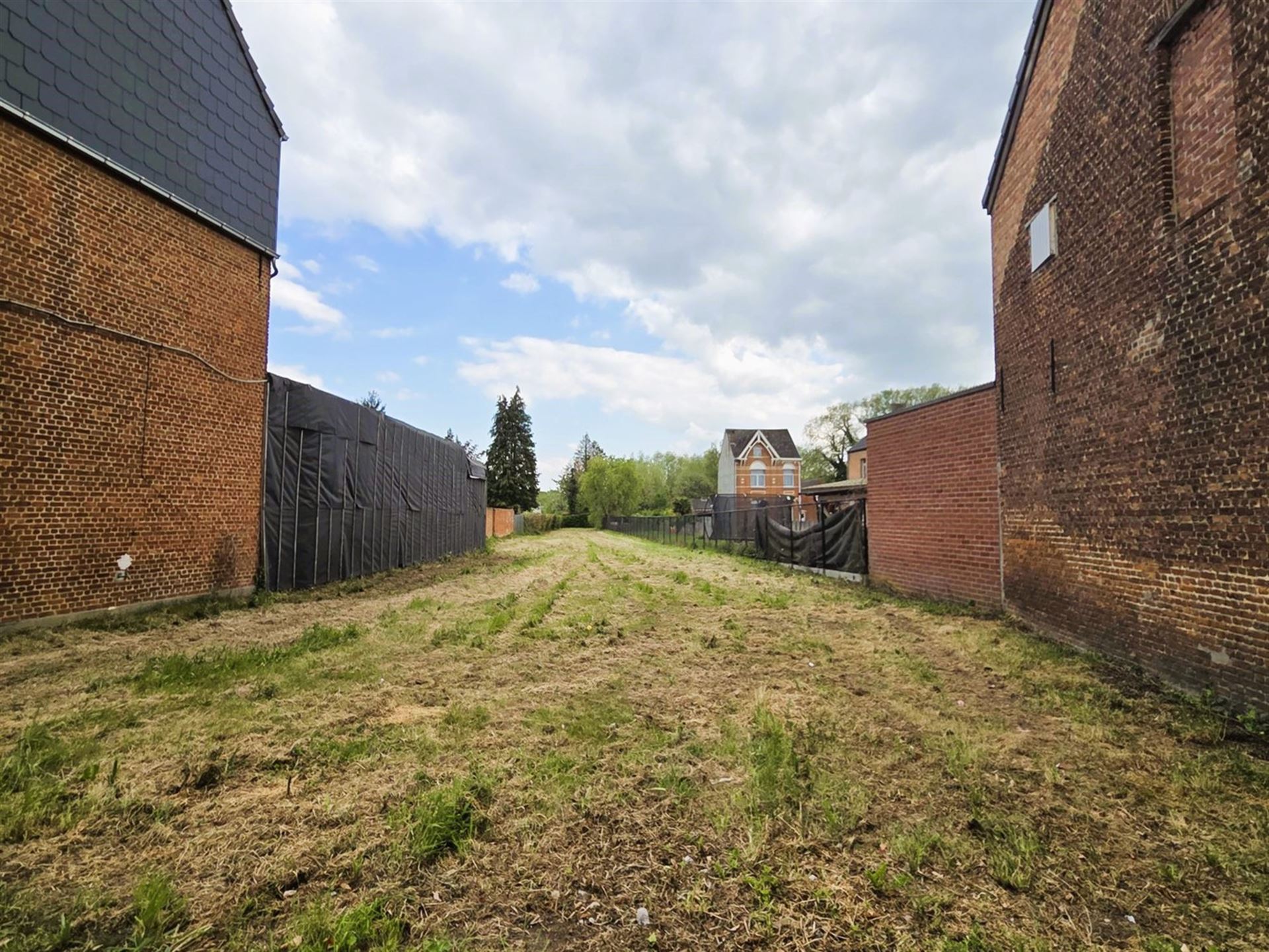 Bouwgrond voor éénsgezinswoning of projectgrond voor meergezinswoning - foto 1
