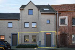 Dit prachtig nieuwbouwappartement is gelegen in een residentieel woonerf te Ettelgem. Ingedeeld met inkom en apart toilet, ruime woonkamer...