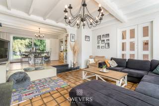 Voor meer info en foto’s, surf naar www.swevers.be – In de rustige en residentiële Schomstraat te Koersel vinden we deze goed onderhouden...