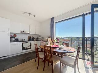 EVERE, wijk OTAN, appartement van ± 88 m² met een terras.Op de 5e verdieping : * Entreehal + apart toilet * Woonkamer van ± 30 m² met toegang tot een...