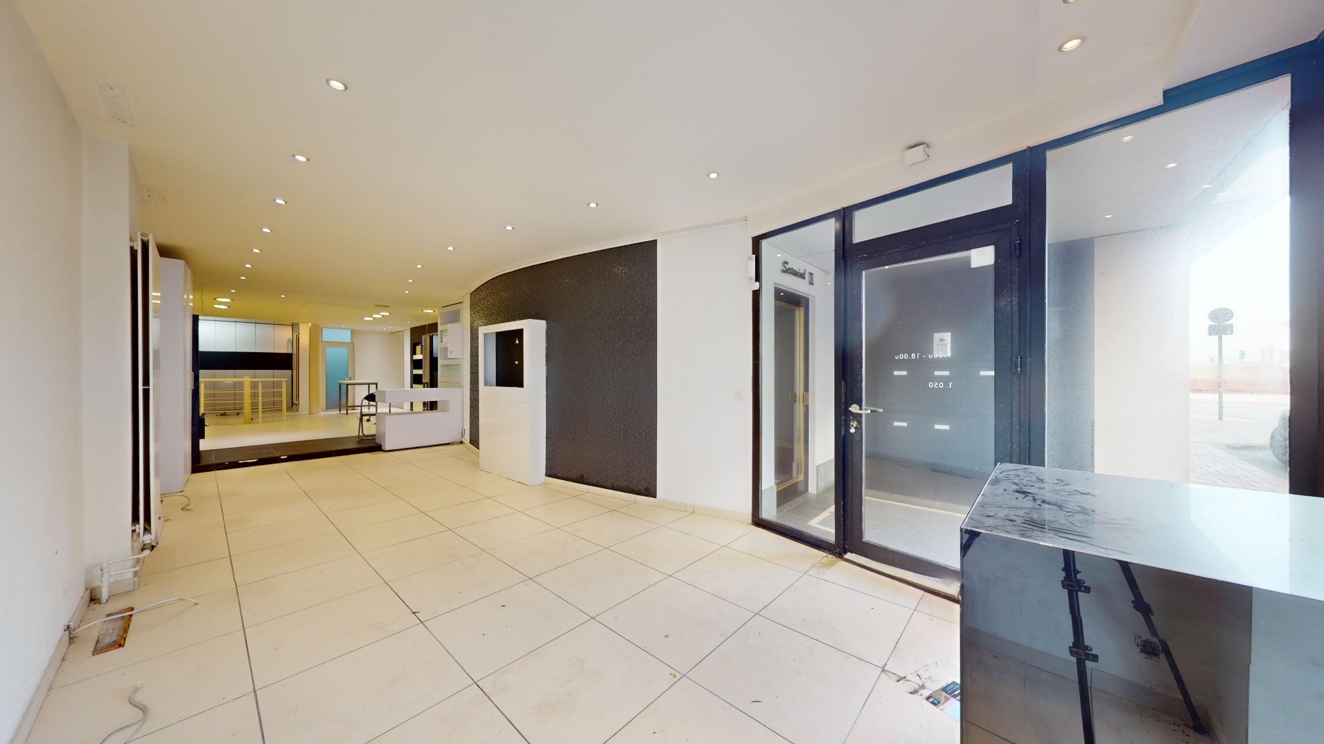 Handelspand op commerciële ligging centraal aan het Van Bunnenplein en de Kustlaan. - foto 1