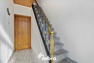 Deze op te renoveren woning, gelegen op een perceel van 243 m², geniet van een uitstekende en vlot bereikbare locatie in Roeselare. In de...