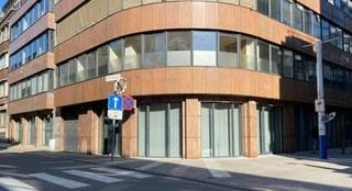 Het pand is gelegen in het centrum van Antwerpen, in de Schupstraat, een centrale locatie binnen de Antwerpse diamantwijk. Deze straat vormt...