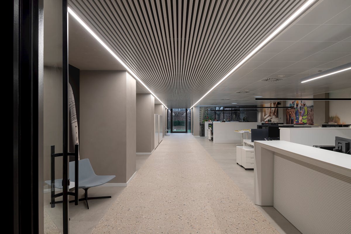 Immeuble de bureaux commercial avec résidence dans un endroit bien en vue à Zedelgem. - photo 5