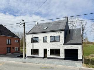 1ste bezoekdag donderdag 23 april! Inschrijven kan via www.nobels.be onder referentienummer 4341085.STRAK GERENOVEERDE WONING met VIJF SLAAPKAMERS,...