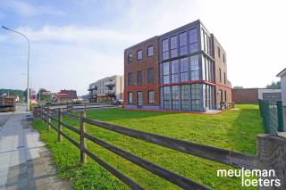 De combinatie van veel lichtinval en prachtige woonvolumes maken van dit appartement een echte topper. Daarnaast heeft het appartement ook een...