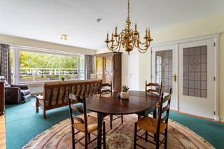 Dit appartement (105 m²) is gelegen op de 1ste verdieping van een zeer verzorgd en residentieel gebouw aan de overzijde van het Sint-Annabos!...