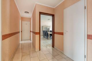 Ben je op zoek naar een ruim en instapklaar appartement op een rustige maar centrale locatie? Dit eigendom in Beveren combineert een gunstige...