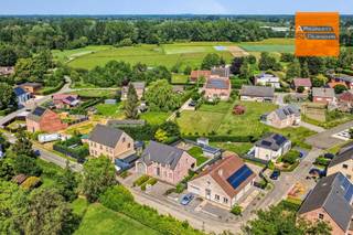 Magnifique villa située dans une rue calme. Vous êtes à la recherche dune habitation élégante et parfaitement entretenue ? Alors cette propriété...