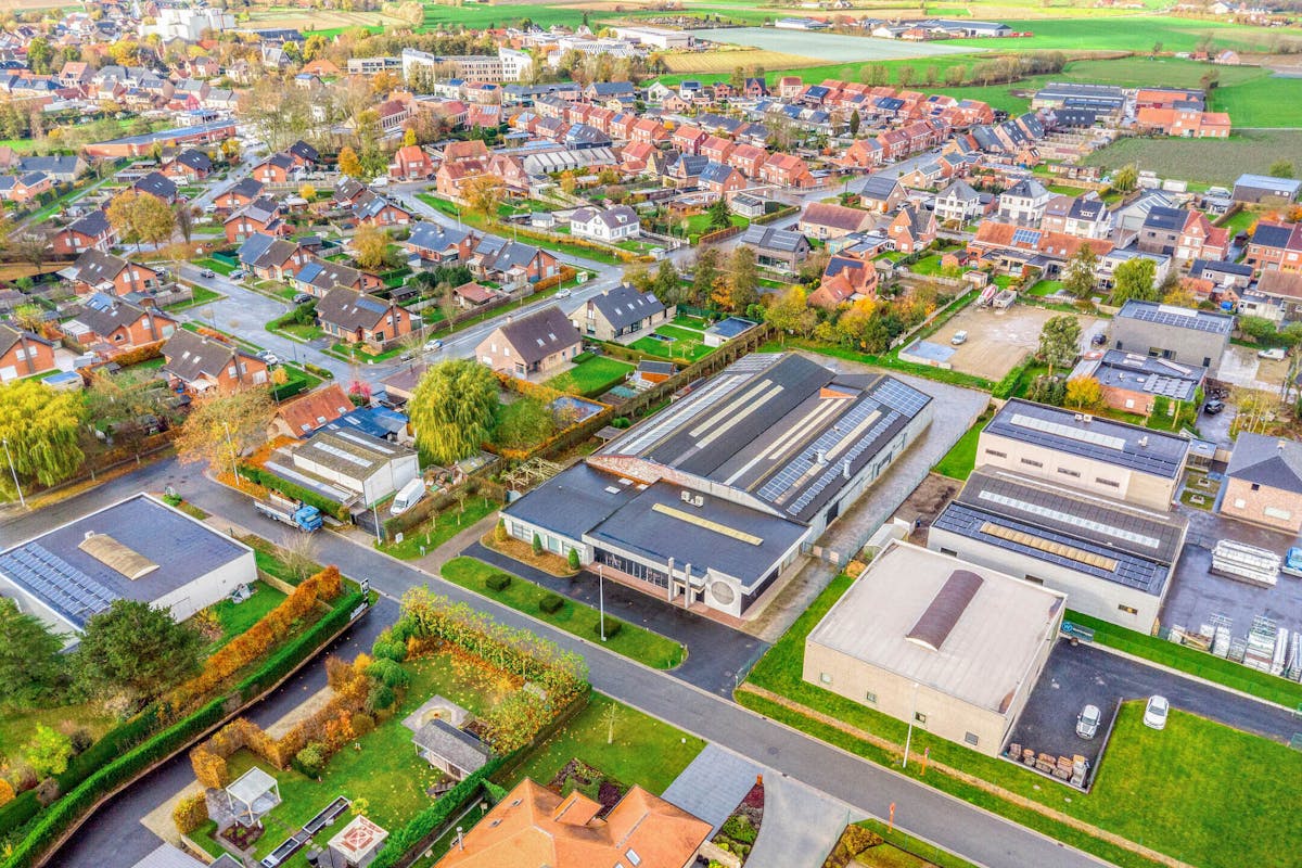 Bedrijfsgebouw van ca. 1.575 m² in Oostnieuwkerke-Staden - foto 2