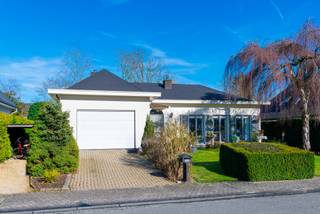 Bijzonder aangenaam landhuis. Residentieel en zeer rustig gelegen, nabij Vaart, Zennegat en oprit E19. Zeer degelijk gebouwd, perfect onderhouden...