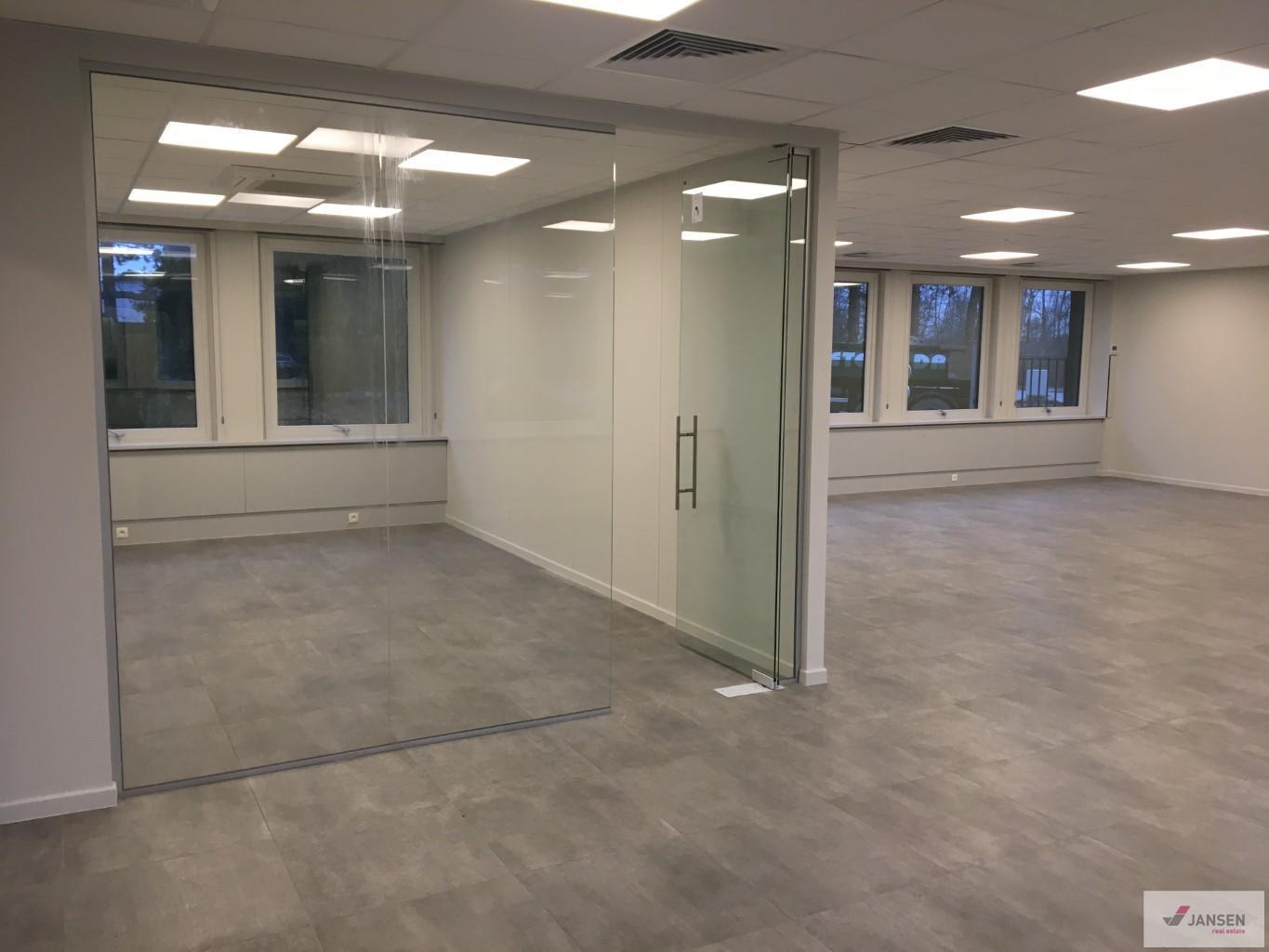 Commercial à louer à Houthalen-Helchteren - photo 1