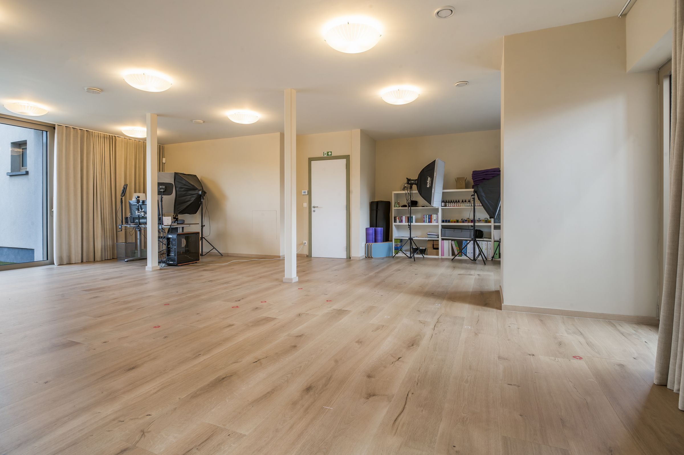 Uitstekend gelegen handelspand met parking nabij centrum! - foto 4