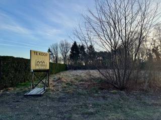 Mooi perceel bouwgrond voor open bebouwing ca. 600 m² in Balen, Veldweg.Gelegen nabij het centrum, doch rustig gelegen!Breedte perceel = ca. 15...