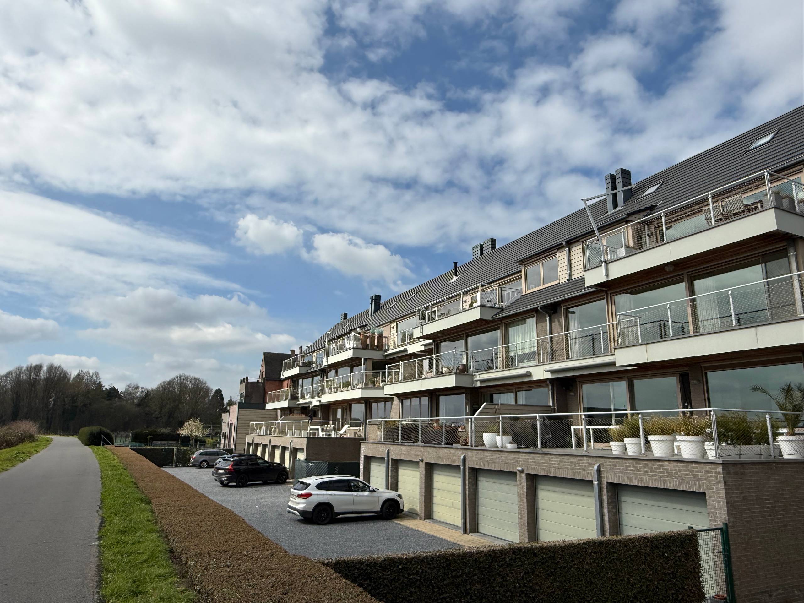 Exclusief dakappartement met uniek waterzicht, royale ruimtes en uitzonderlijk grote garage! - photo 2