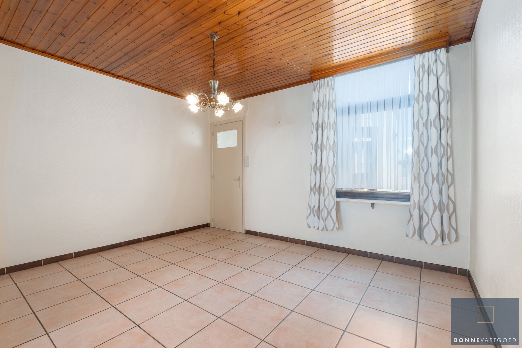 Half vrijstaande woning met fietspoortje en tuin - foto 5