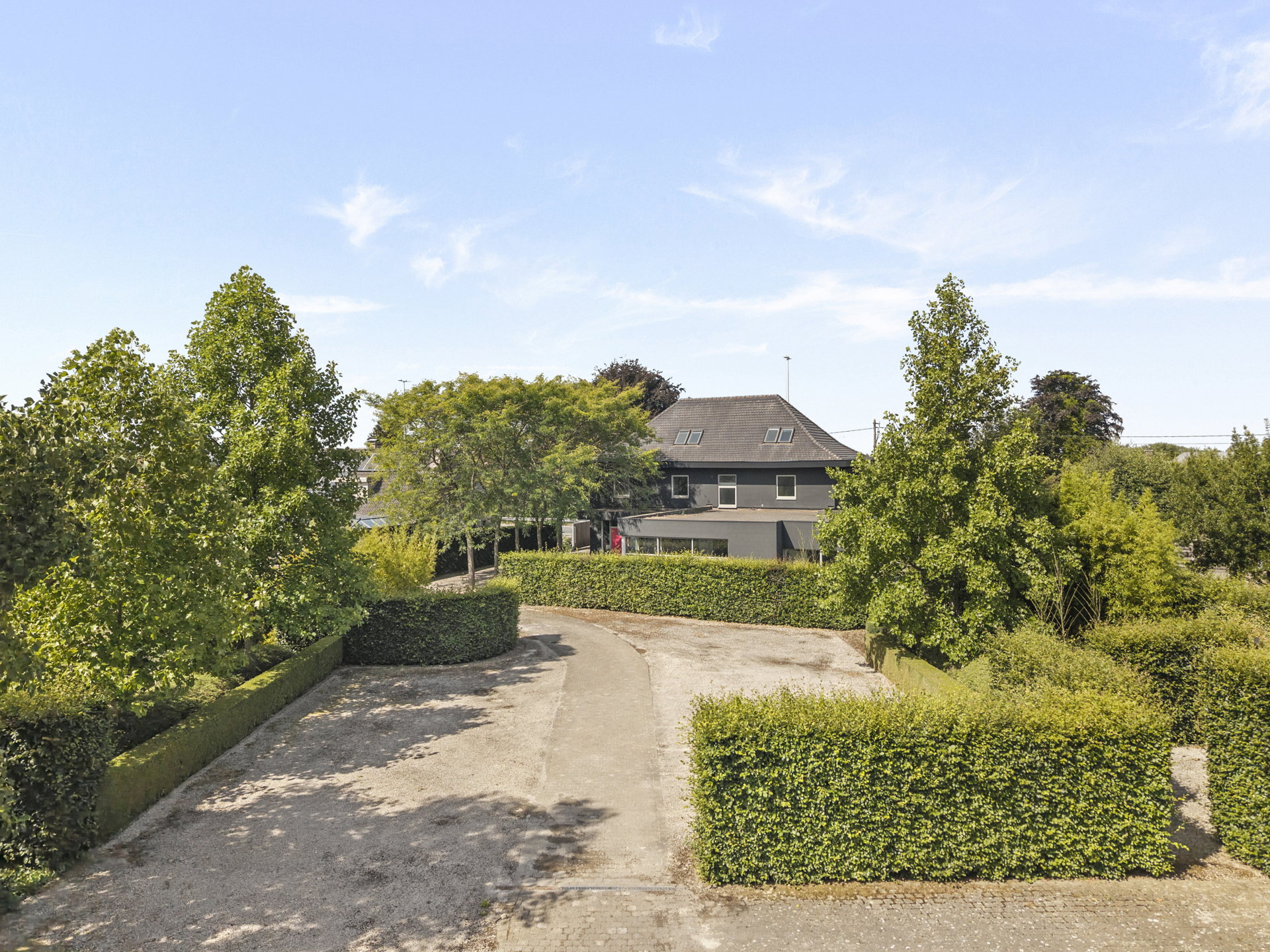 TOPgelegen commerciële eigendom met grote parking. - foto 3