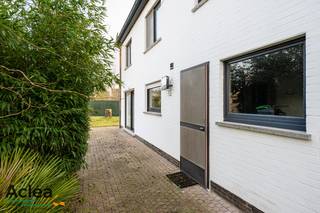 Deze ruime alleenstaande woning vinden we terug in de populaire 'Witte Wijk' in Eeklo. Een bijzonder gewilde wijk bij jonge gezinnen dankzij...