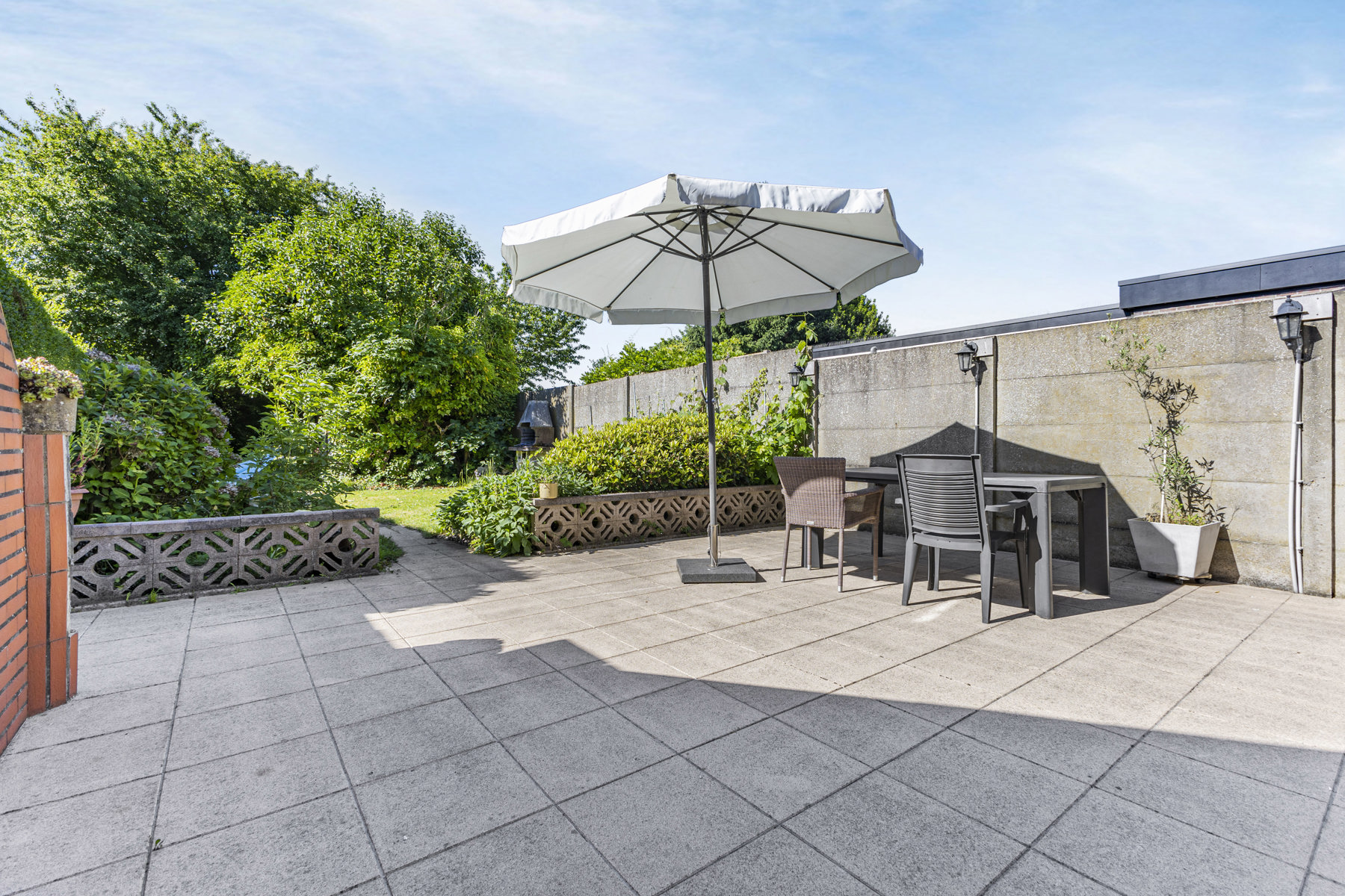 Goed gelegen woning met garage en grote tuin - foto 3