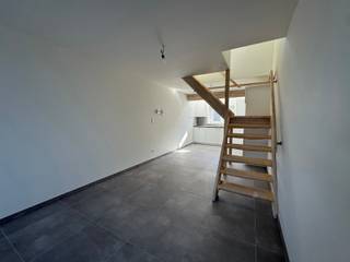 Apartment for rent in Geraardsbergen Are you looking for a move-in ready apartment? Then this beautiful apartment is exactly what you are looking for! This apartment features: 1 bedroom with a view of the Geraardsbergen train station, a parking space in the garage, a fully equipped kitchen, and a lovely, light-filled living area. Located close to shops, schools, and public transport, and within easy reach of the town center and major access roads. Additional highlights: Energy-efficient, fully painted, and move-in ready. €50 for the parking space. Interested? Contact Jerko today at 0492/82.50.00 to arrange a viewing.