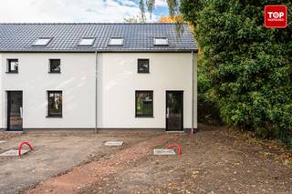 <article>
<div>
<div>
<div>
<div>
<div>
<div>
<article>
<div>
<div>
<div>
<div>
<div>
<div>
<p>Deze halfopen bebouwing ligt op een rustige, groene locatie in tweede bouwlijn en werd in 2025 grondig vernieuwd. <br /><br />De Buitenschil is recent aangepakt: een nieuw dak, buitenmuurisolatie, nieuwe aluminium ramen en deuren en een volledig nieuwe aanbouw maken van dit pand een stevige, toekomstgerichte basis.</p>
<p>Binnen is de woning casco, klaar om volledig naar eigen wens te worden afgewerkt. <br /><br />De plannen zijn aanwezig en geven een duidelijk beeld van het potentieel, maar laten tegelijk ruimte voor persoonlijke invulling en creativiteit.</p>
<p>De tuin biedt een aangename, groene omgeving waar je in alle rust kan genieten. <br /><br />Ondanks de rustige ligging woon je dicht bij scholen, winkels, een bio-boerderij en de N9, wat zorgt voor een vlotte bereikbaarheid en een praktisch dagelijks comfort.<br /><br />Bel Top Vastgoed voor een bezoek op 0475 700 700</p>
<p>Een bijna volledig vernieuwde woning met sterke basisstructuur</p>
</div>
</div>
</div>
</div>
</div>
</div>
</article>
</div>
</div>
</div>
</div>
</div>
</div>
</article>