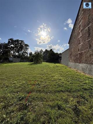 <p><span>QUIET LAND IN VIANE (LOT1)</span></p><p><span>Asking price : 75,000 euros.</span></p><p><span> </span></p><p><span>This land is located in rural Viane close to all amenities </span></p><p><span>It is intended for the construction of a closed building, designated on the plan as LOT 1. </span></p><p><span>The total area of the plot is 275m2 </span></p><p><span>Construction area: ground floor: 9m by 15m </span></p><p><span> Upstairs: 9m by 12m</span></p><p><span>Plot depth: +- 30,85m</span></p><p><span> </span></p><p><span>Can also be bought together with Lot 2 for open construction, if still available.</span></p><p><span> </span></p><p><span>Ideal for own energy efficient home to build or investment. </span></p><p><span> </span></p><p><span>Urban planning excerpt/information in request!</span></p><p><span>For info or visit call 0475/51.40.73 or send an email to <span>info@svena.be</span></span></p><p><span>These data are purely informative and we cannot be held liable for any inaccuracies.</span></p><p><span>The living area is only indicative </span></p><p><span> </span></p><p><span> </span></p><p><span> </span></p>