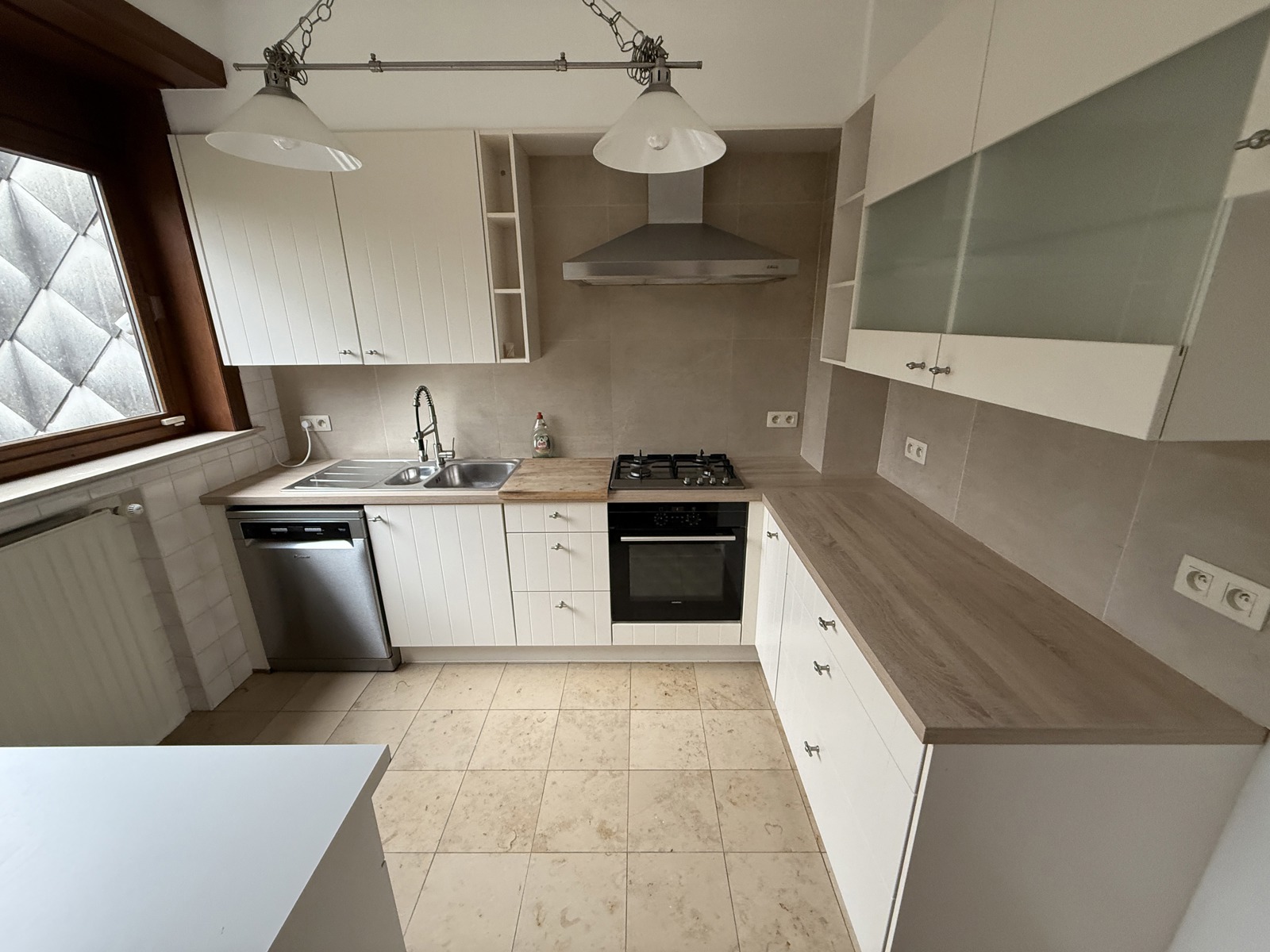 Ruime woning met 4 slaapkamers, garage en tuin in Dilbeek - foto 5