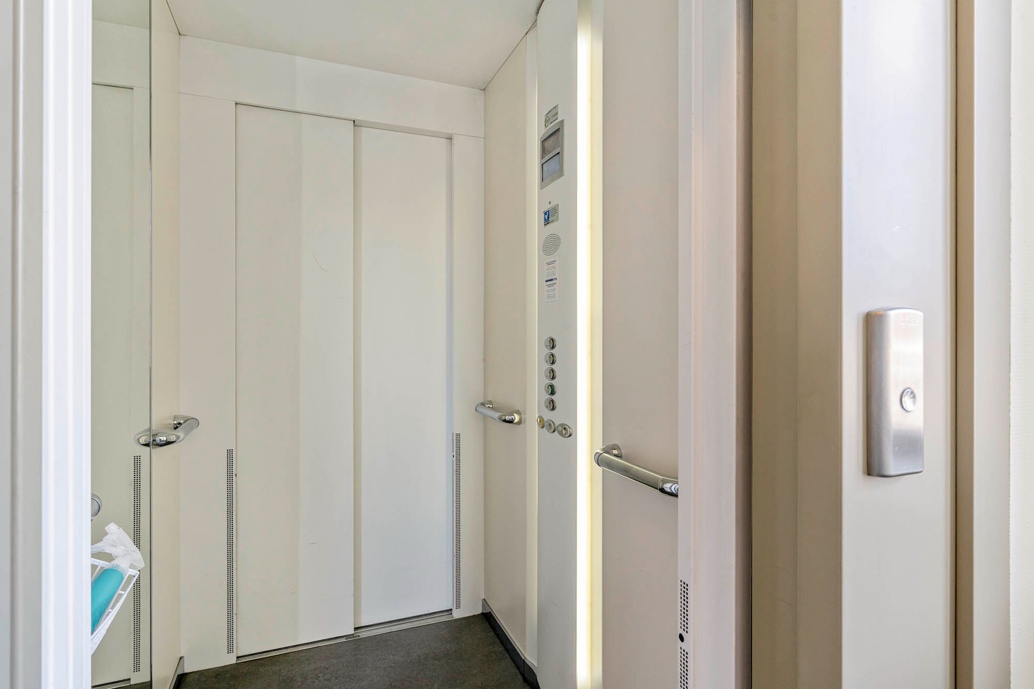 Karaktervol investeringspand met ca. 1.190 m² kantoorruimtes – gelegen in hartje Leuven, nabij het treinstation en verschillende campussen ! - photo 4