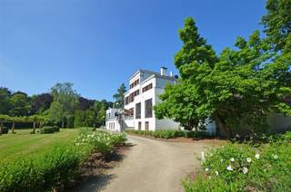 Uniek kasteeldomein op ±7ha nabij het centrum van Hasselt. Dit kasteel dateert uit ±1790 en heeft een bewoonbare oppervlakte van ±1500m². Het...