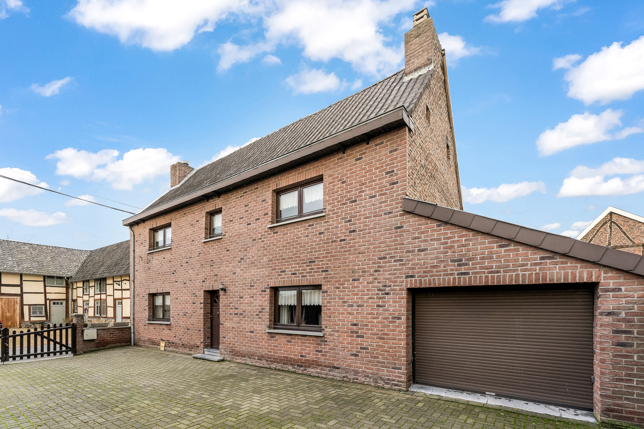 HOB gezinswoning + bijgebouw in de Voerstreek - foto 1