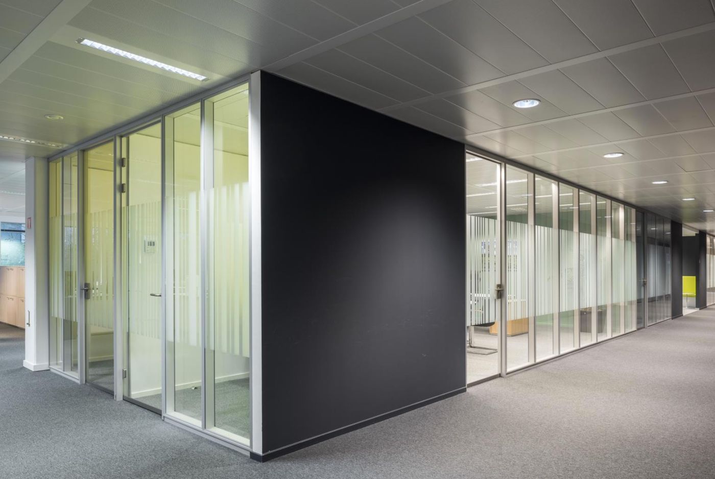 310 m² de bureaux modernes, facilement accessibles, à proximité de la R0 - photo 5