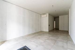 SITUATIONSituée dans l'une des rues commerçantes les plus fréquentées de Termonde, cette maison commerciale prête à emménager avec logement est...