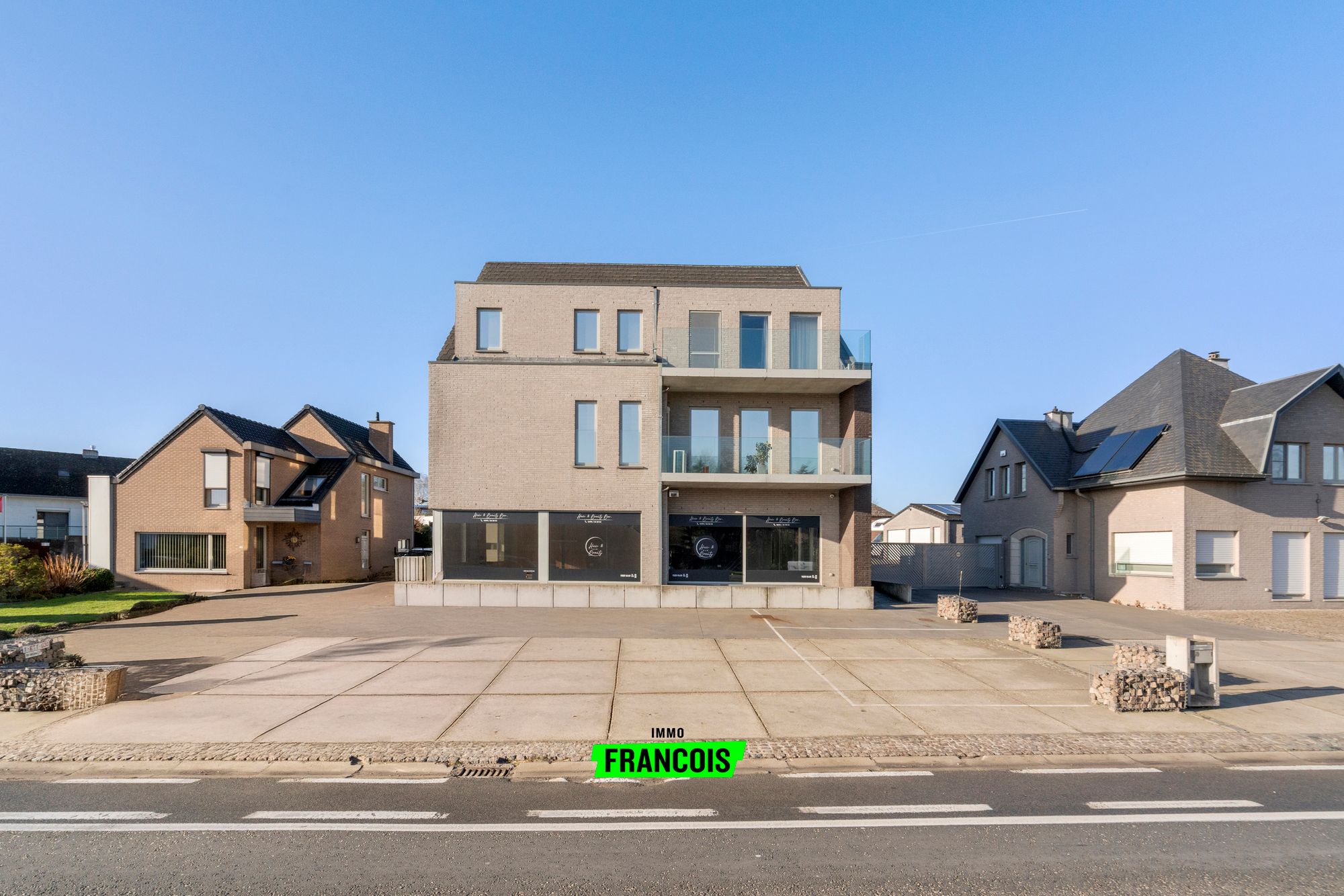 Gelijkvloers handelspand met EPC A en parking - foto 4