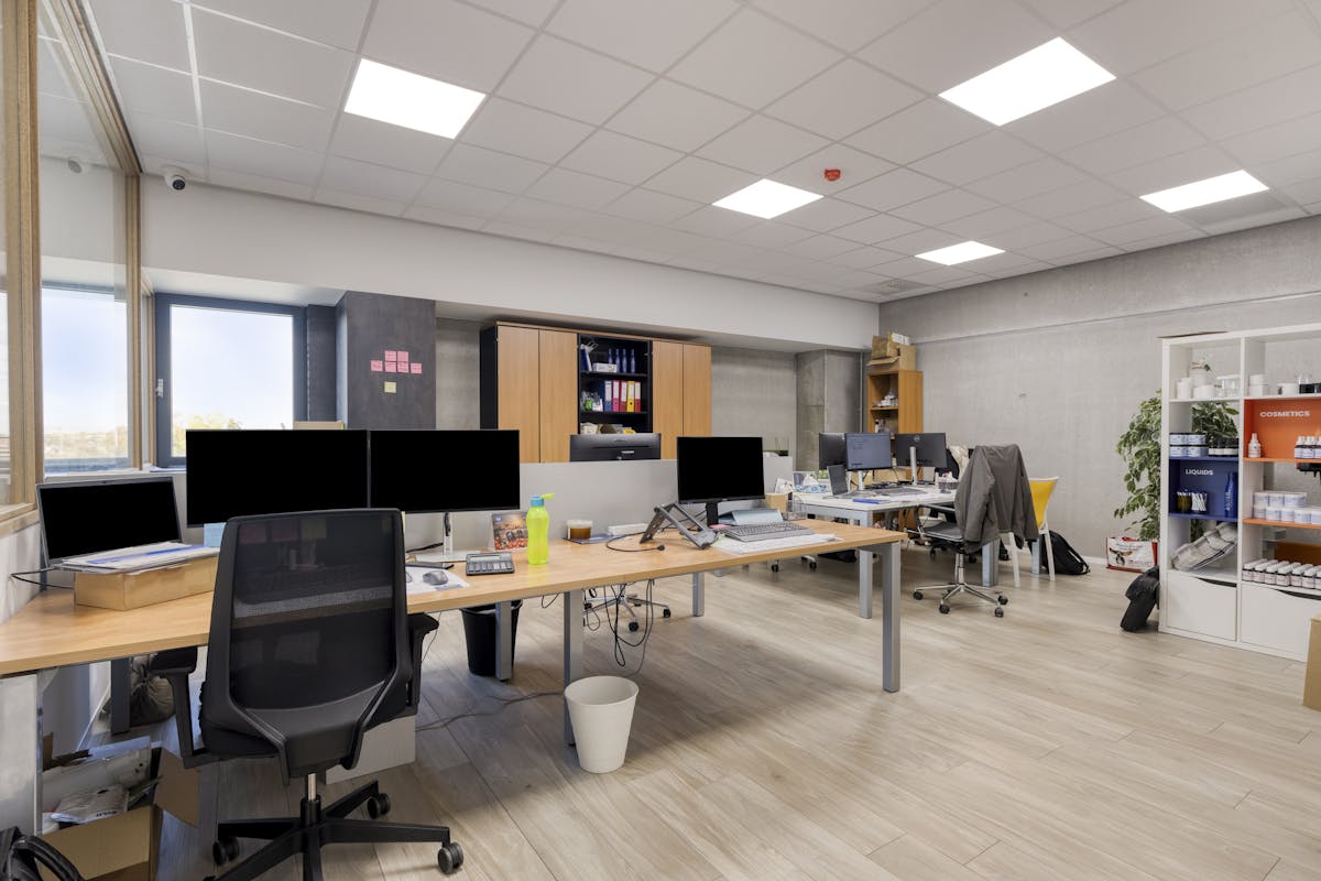 Modern kantoor te huur in Marke - foto 5