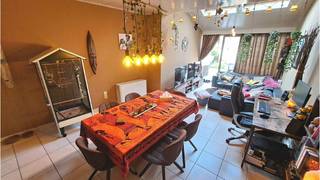 Comfortabele 2-slaapkamerwoning en ruim TERRAS en STADSTUINTJE op een zeer goede ligging in het centrum van Brugge.Zeer rustig gelegen in een een...