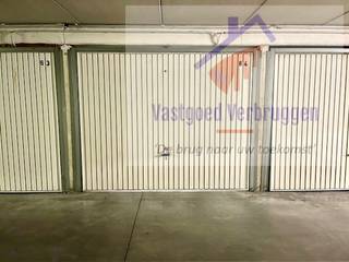 Op zoek naar een veilige en vlot bereikbare parkeerplaats in het centrum van Aalst?Deze garagebox is gelegen in de ondergrondse parking De Burcht,...