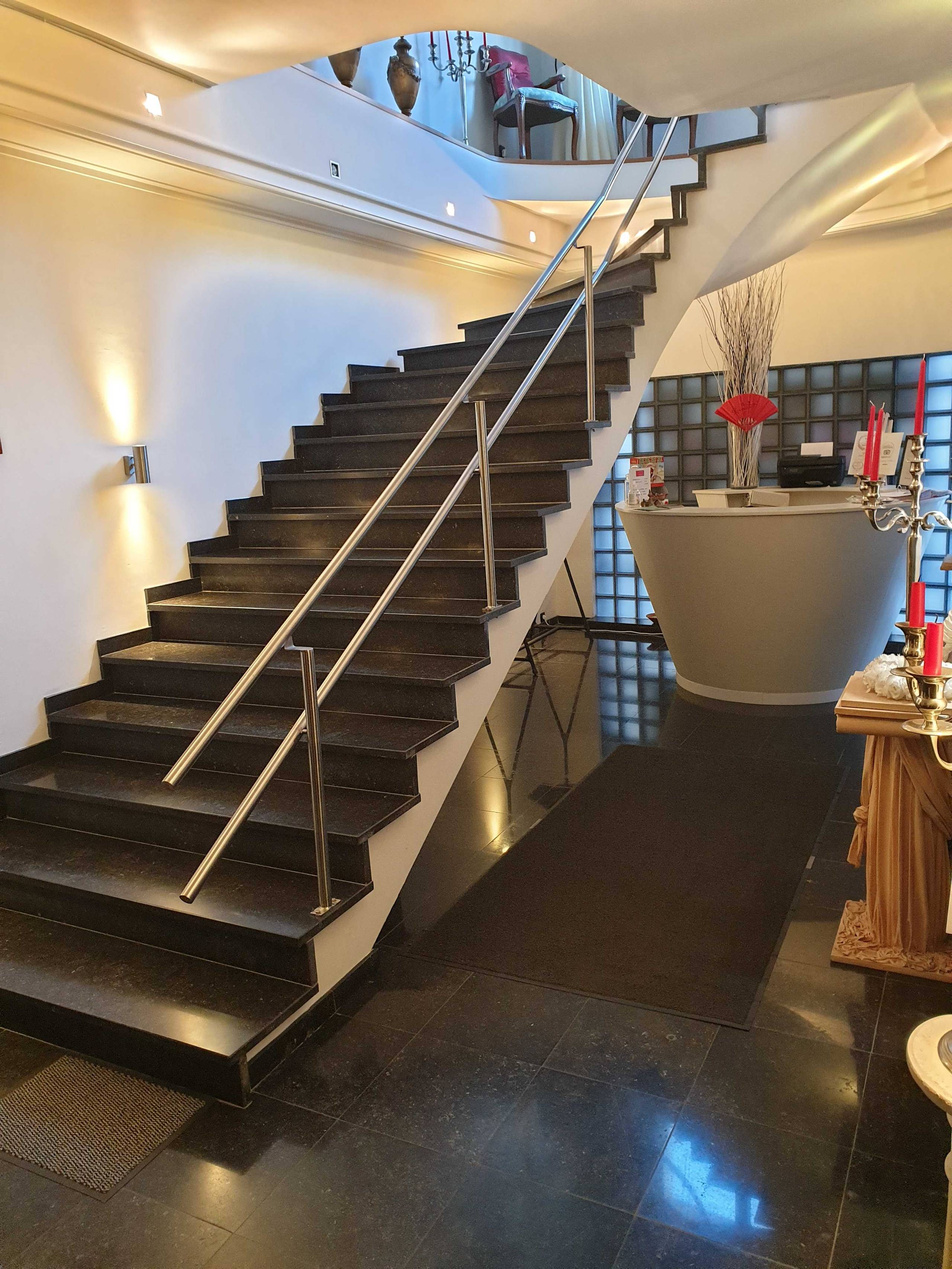 Huis te koop in Antwerpen met 5 slaapkamers - foto 2